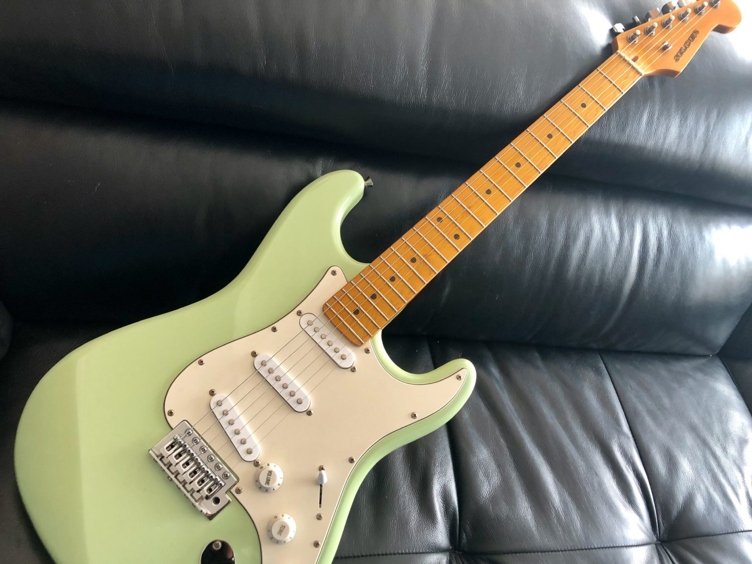 オアシス色したストラトキャスター Selder ST-18M/OASIS - ハイボール