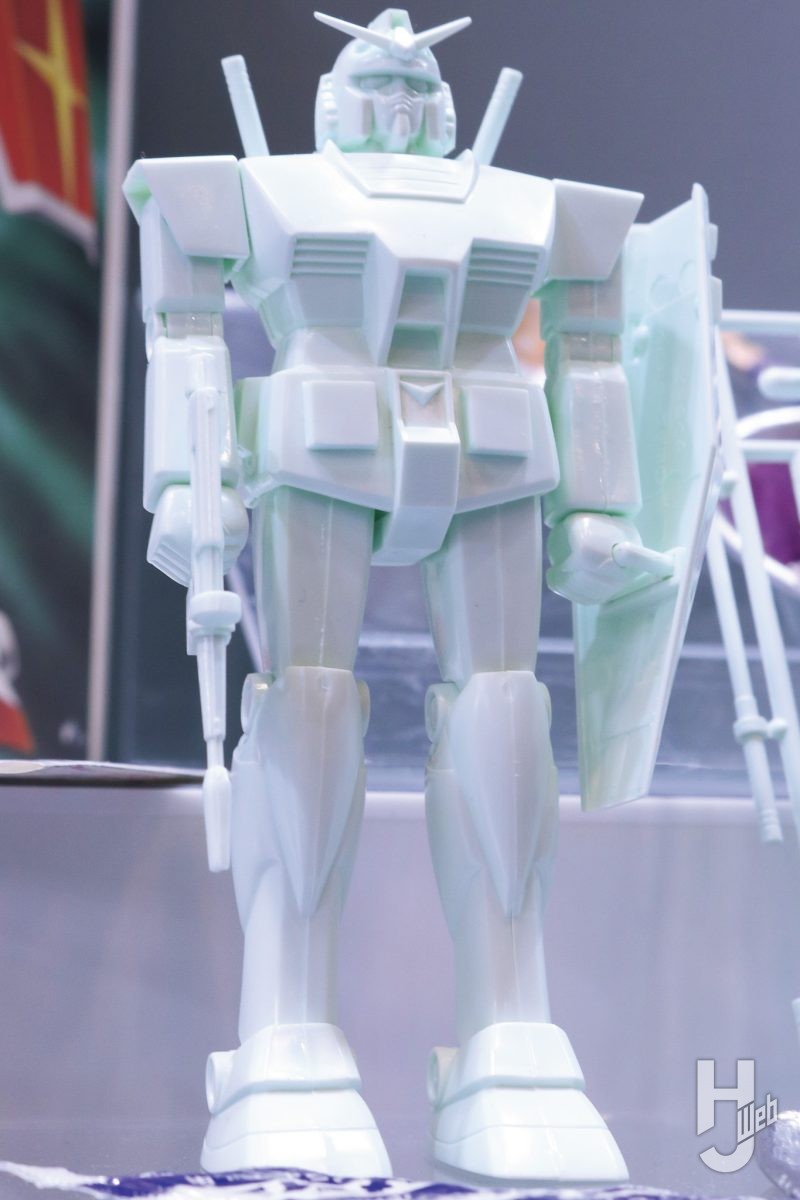 ガンダム45周年に第1弾のガンプラ「1/144 ガンダム」が完全新規金型で
