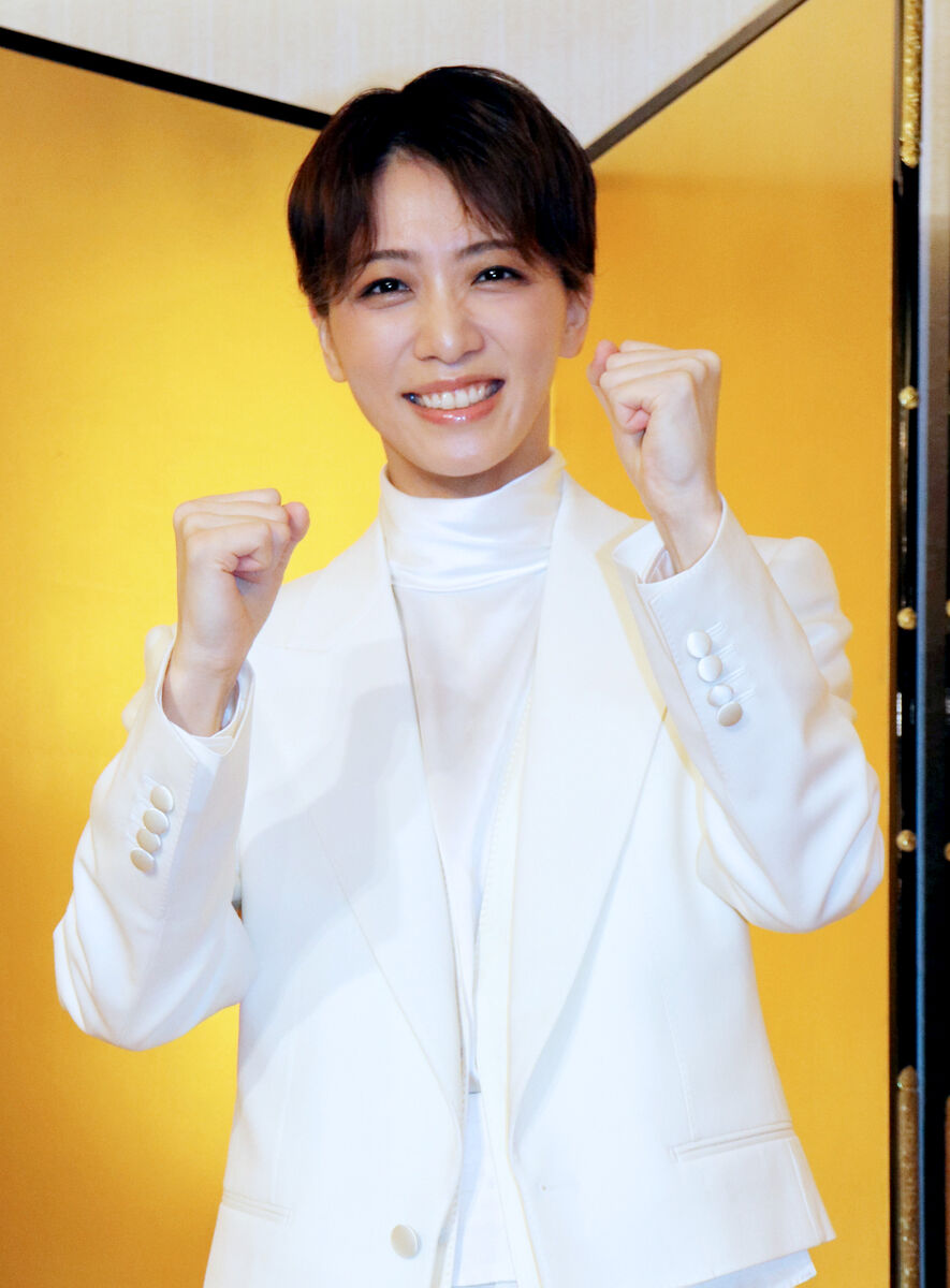 来夏退団の宝塚歌劇星組トップ・礼真琴、ファンに感謝「美味しいものを