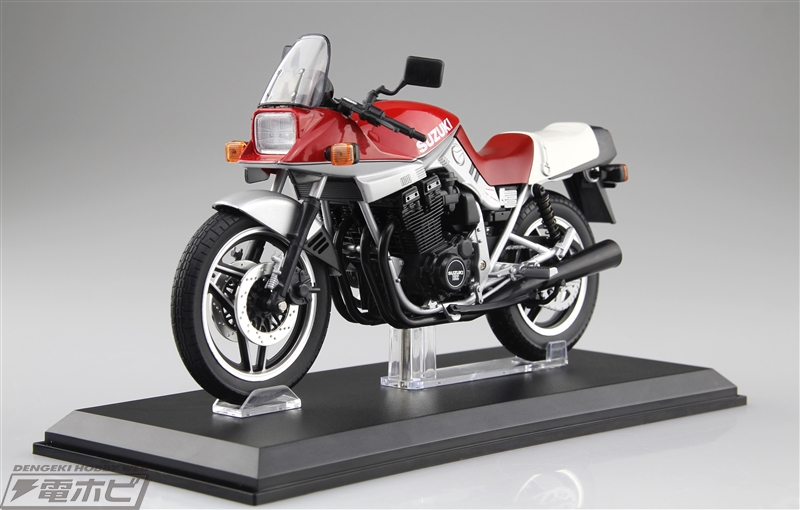 伝説のバイク「KATANA」が、お手頃価格の1/12完成品モデルとなって青島