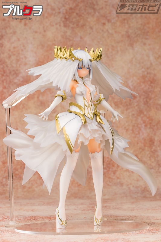 デート・ア・ライブ』鳶一折紙が透明感のある純白のドレスを身にまとっ