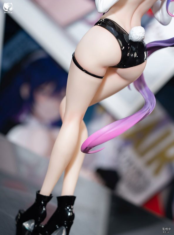 大胆に背中が開いたセクシー衣装！Biya氏の描くユナがバニーガール姿で