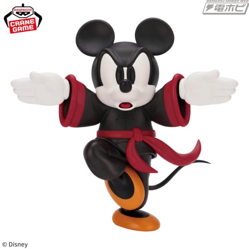 キリッとした表情がカッコいい！カンフー技の「鶴」ポーズでミッキー