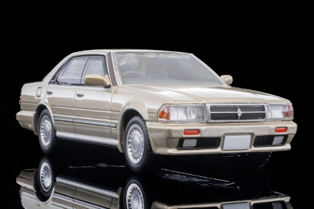 トミーテックのトミカリミテッドヴィンテージに日産・セドリック2車種