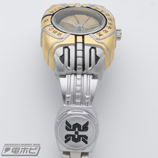 仮面ライダークウガ』に登場する変身ベルト「アルティメットアークル
