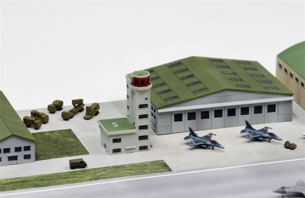 航空自衛隊基地飛行場情景の1/700スケールジオラマセットがAmazonで