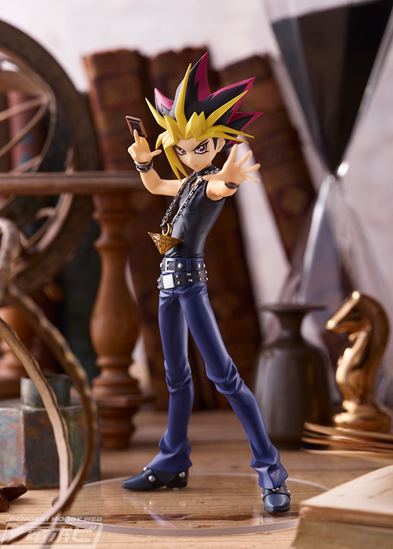遊☆戯☆王デュエルモンスターズ』カードを構える闇遊戯がPOP UP