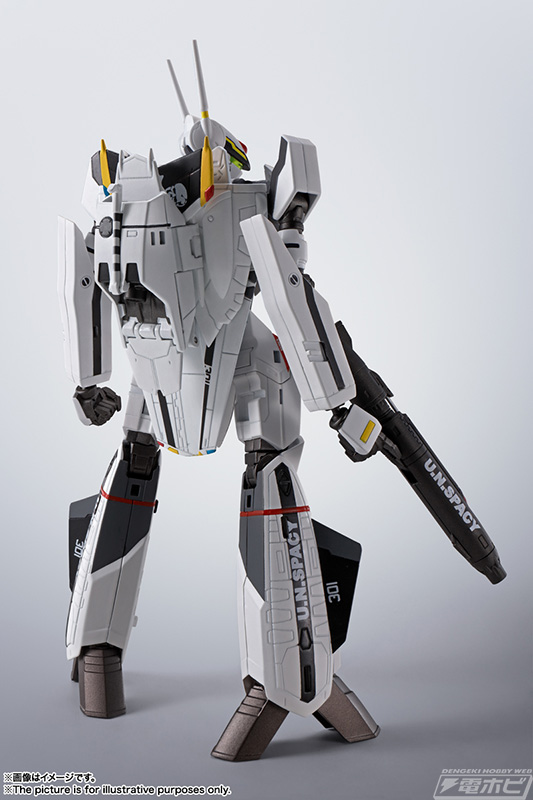 ガンダム00』「METAL BUILD ガンダムデヴァイズエクシア」と『マクロス