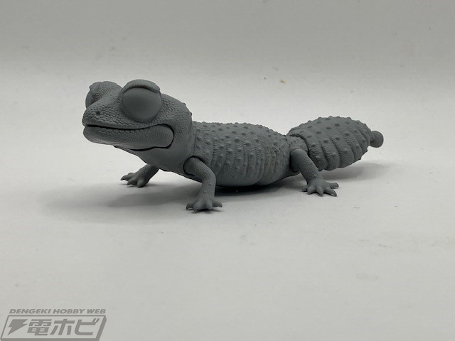 大迫力の1/1スケール！開発中のオオヨロイトカゲの爬虫類フィギュアが