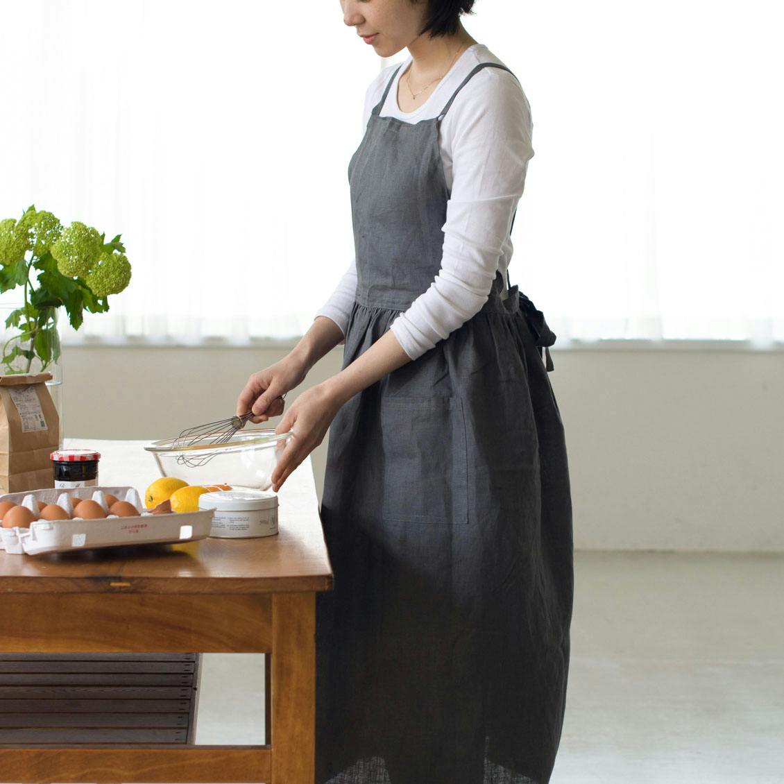 リネンのエプロンワンピース / fog linen work×KURASHI&Trips