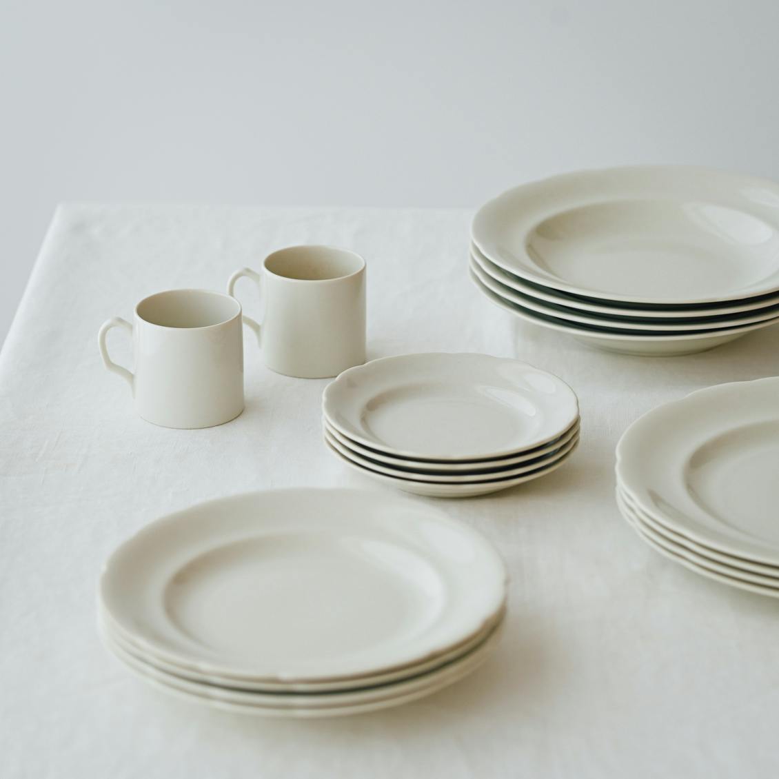 FOOD FOR THOUGHT 花リムプレートM（21cm） - 北欧、暮らしの道具店