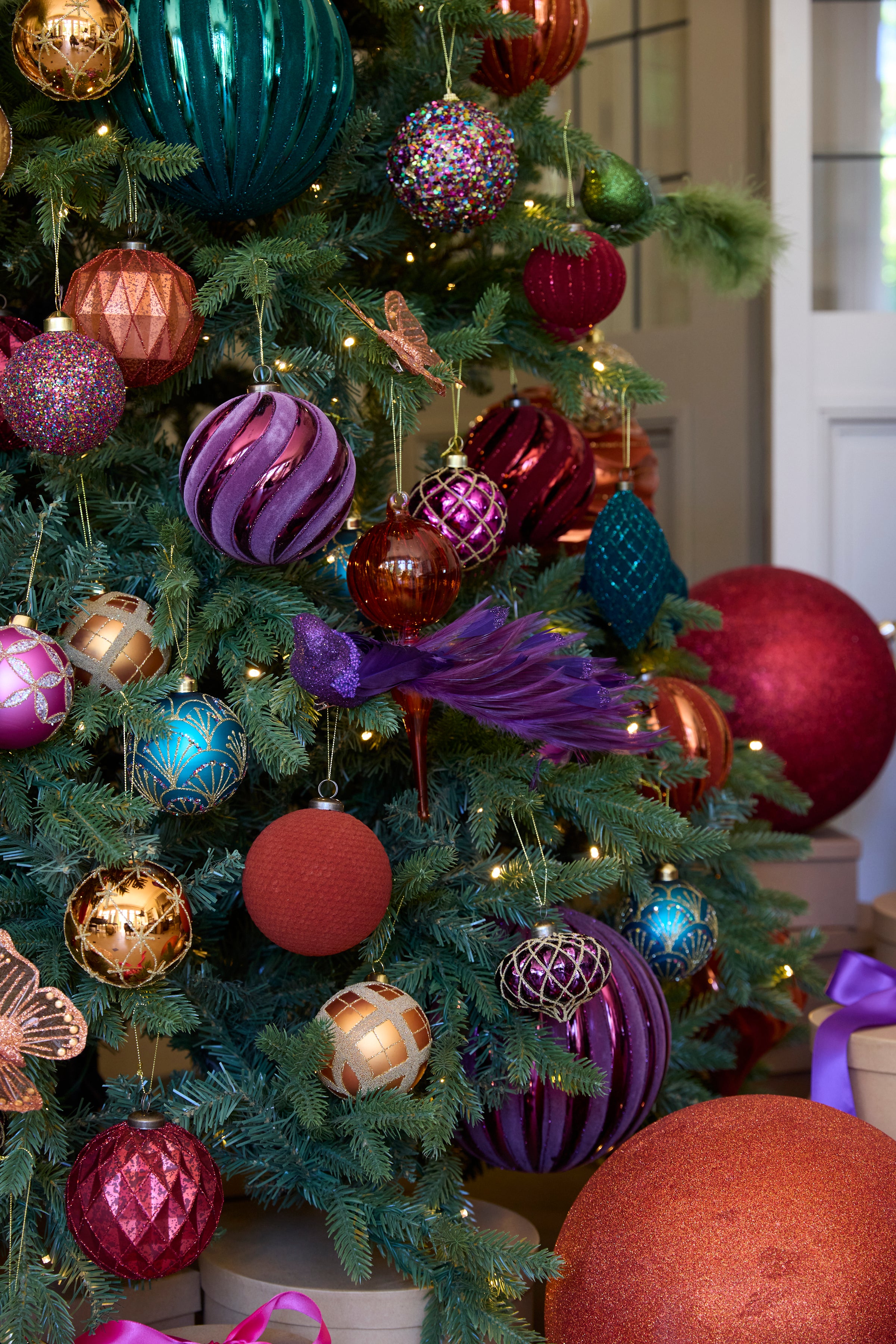 Purple Velvet Swirl Bauble – Holly & Ivy