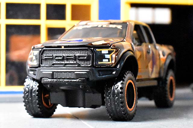 HWC版'17 FORD RAPTORとコレクターエディション'17 FORD F-150 RAPTOR