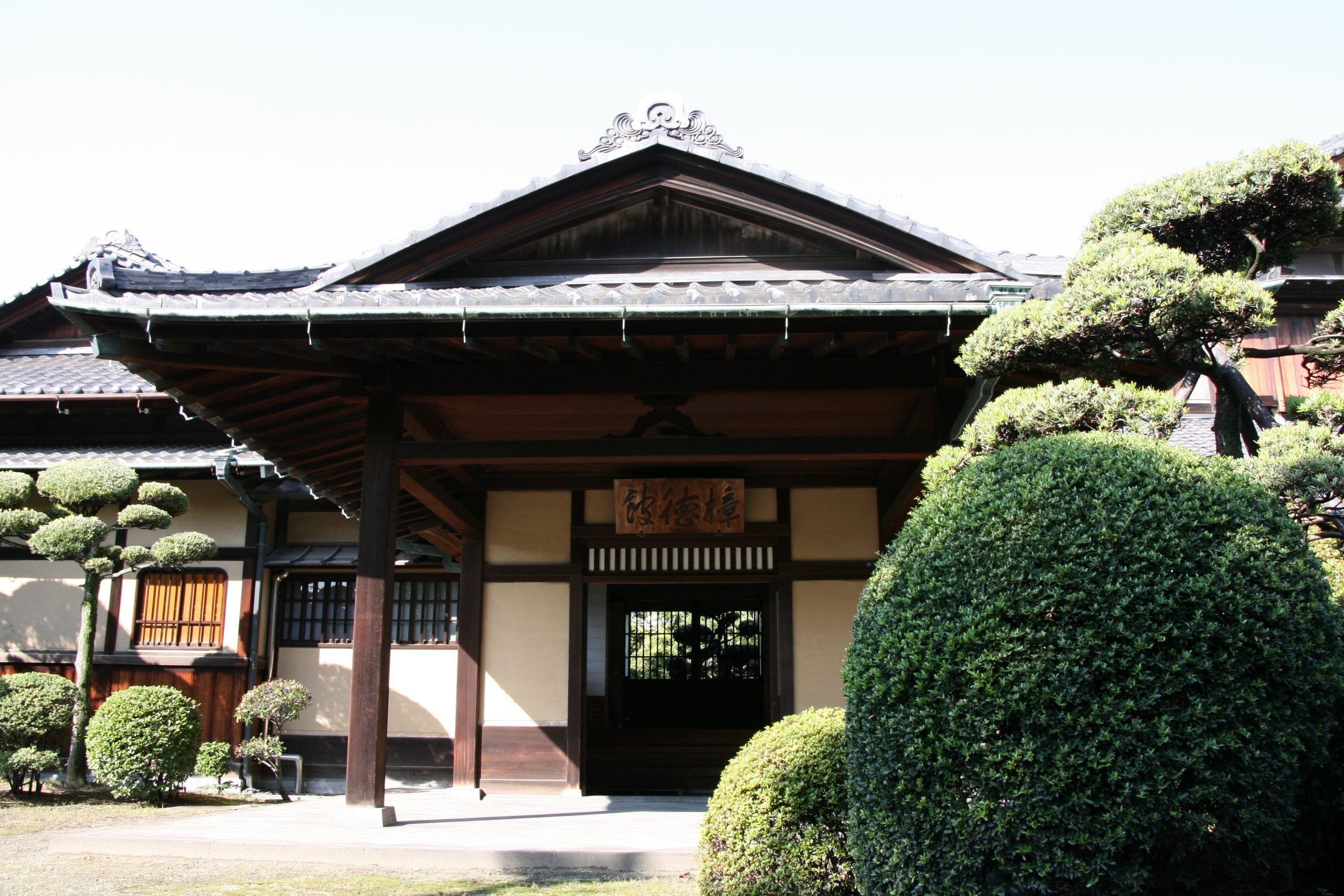 和洋折衷の名建築！大阪樟蔭女子大学の母体・樟蔭学園創立者の私邸「樟