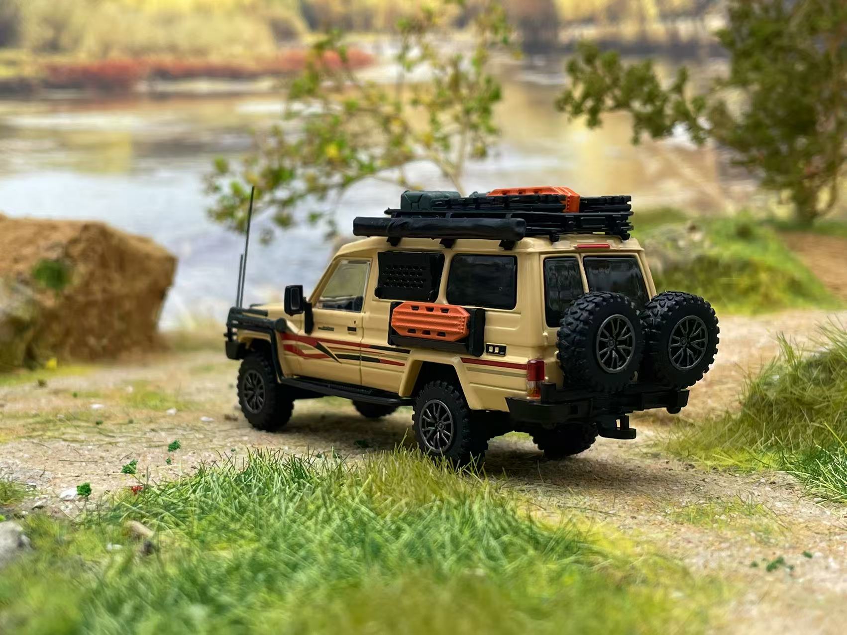 Autobots Models 1:64 Toyota Land Cruiser LC78 Off-road modified