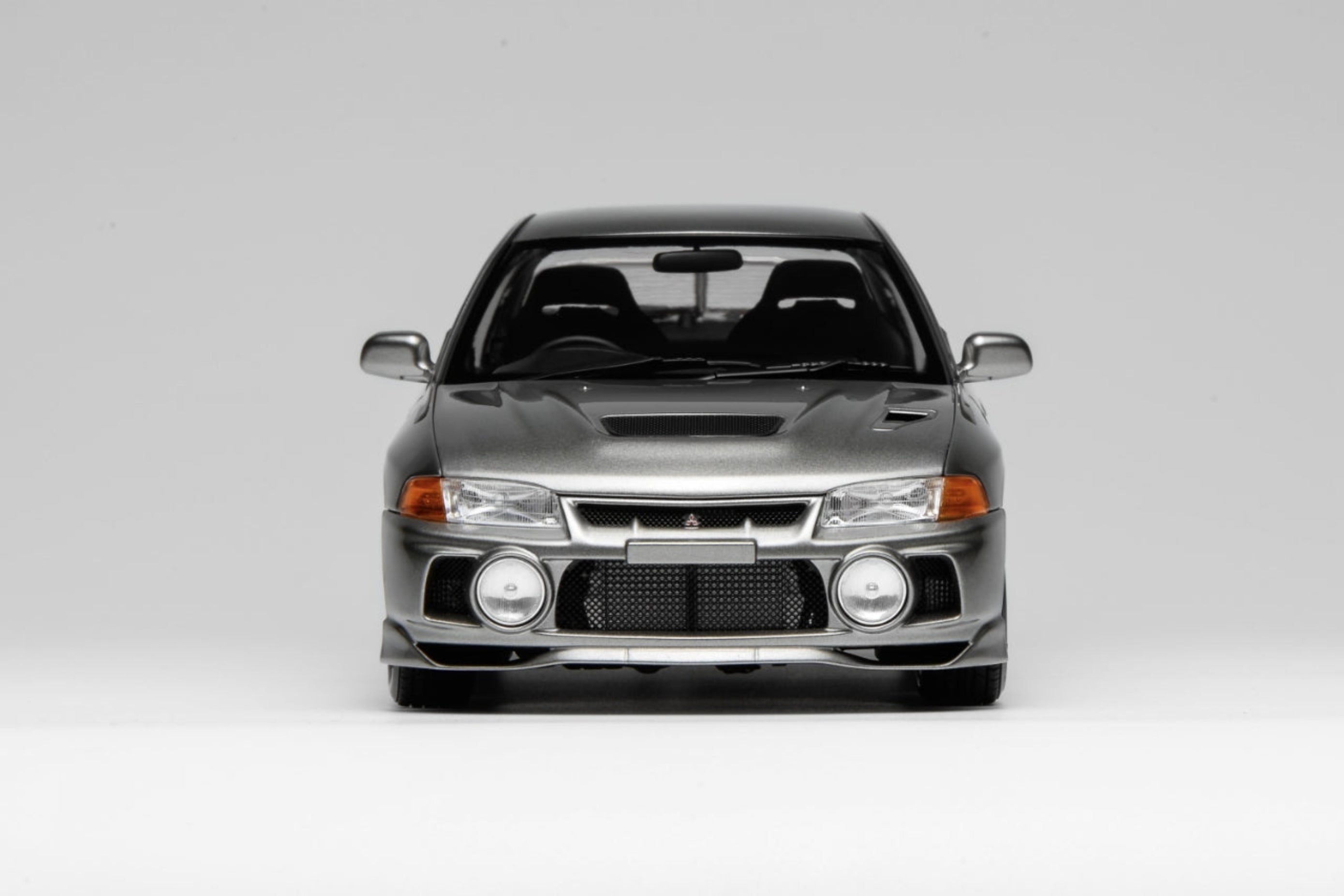 Motorhelix 1:18 Mitsubishi Lancer Evolution IV STEEL SILVER