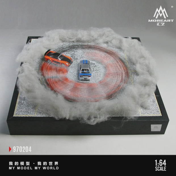 Preorder] MoreArt 1:64 CAR DRIFT TURNTABLE SCENE O1 VERSION
