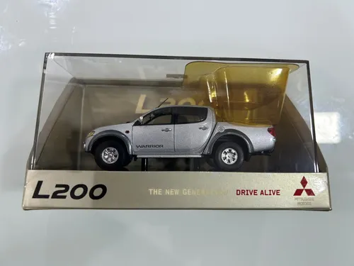 Miniatura Mitsubishi L200 Triton 1/43 Prata | MercadoLivre