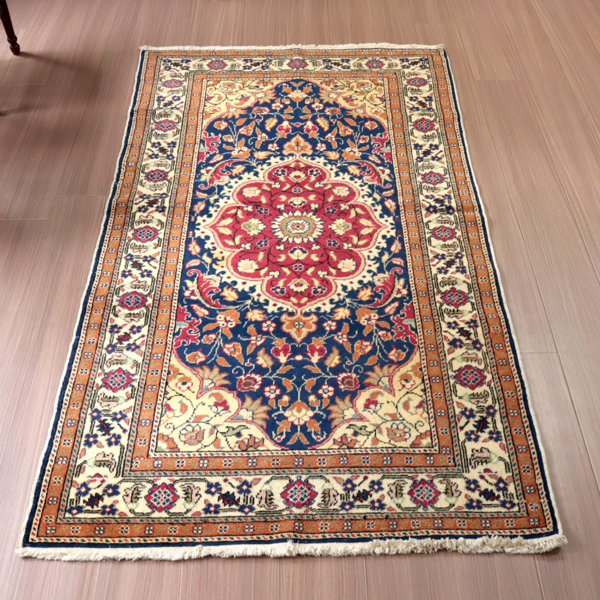 トルコのカーペット 120x180cm ヴィンテージデザイン ラク 青色 赤色