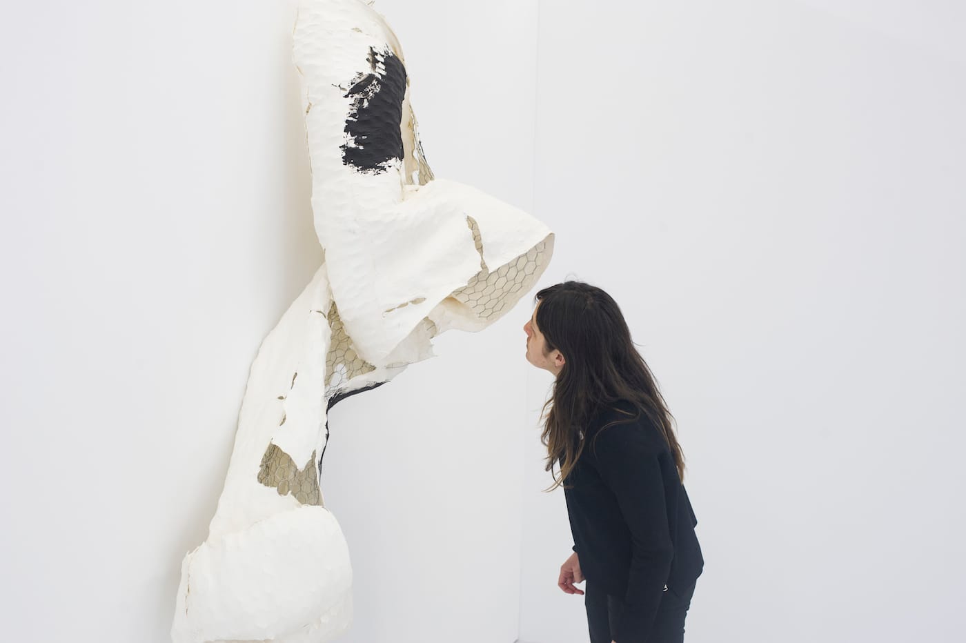 A Year of Lynda Benglis Shows in a Norwegian City