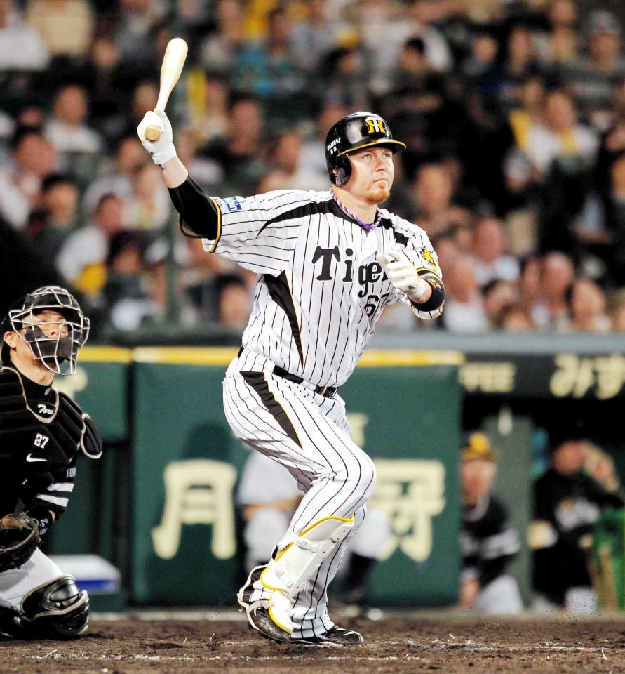 元阪神クレイグ・ブラゼル氏が19日の中日戦でファーストピッチ 10