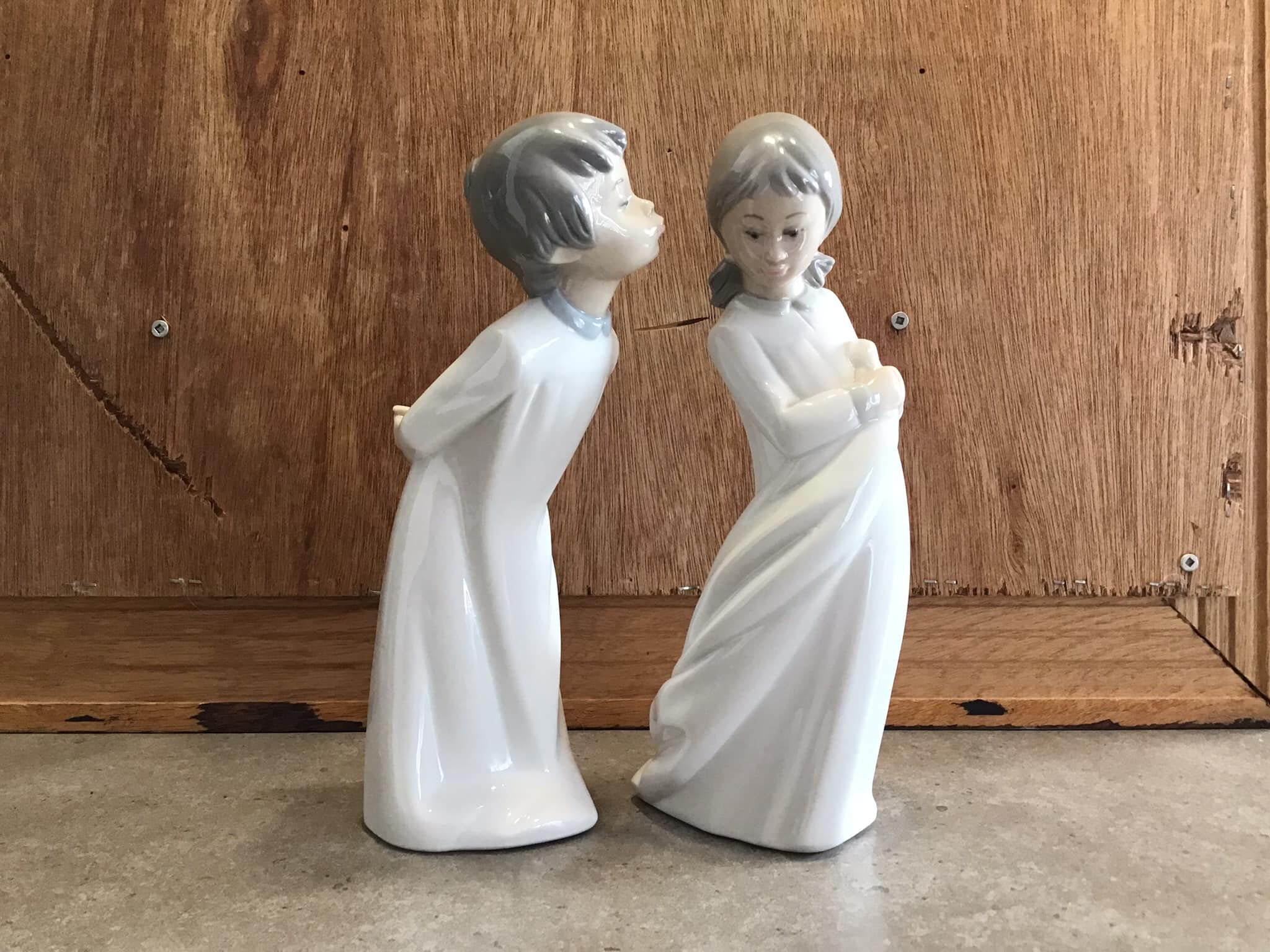 ヴィンテージ ザフィール ポーセリン リヤドロ スタイル キスする