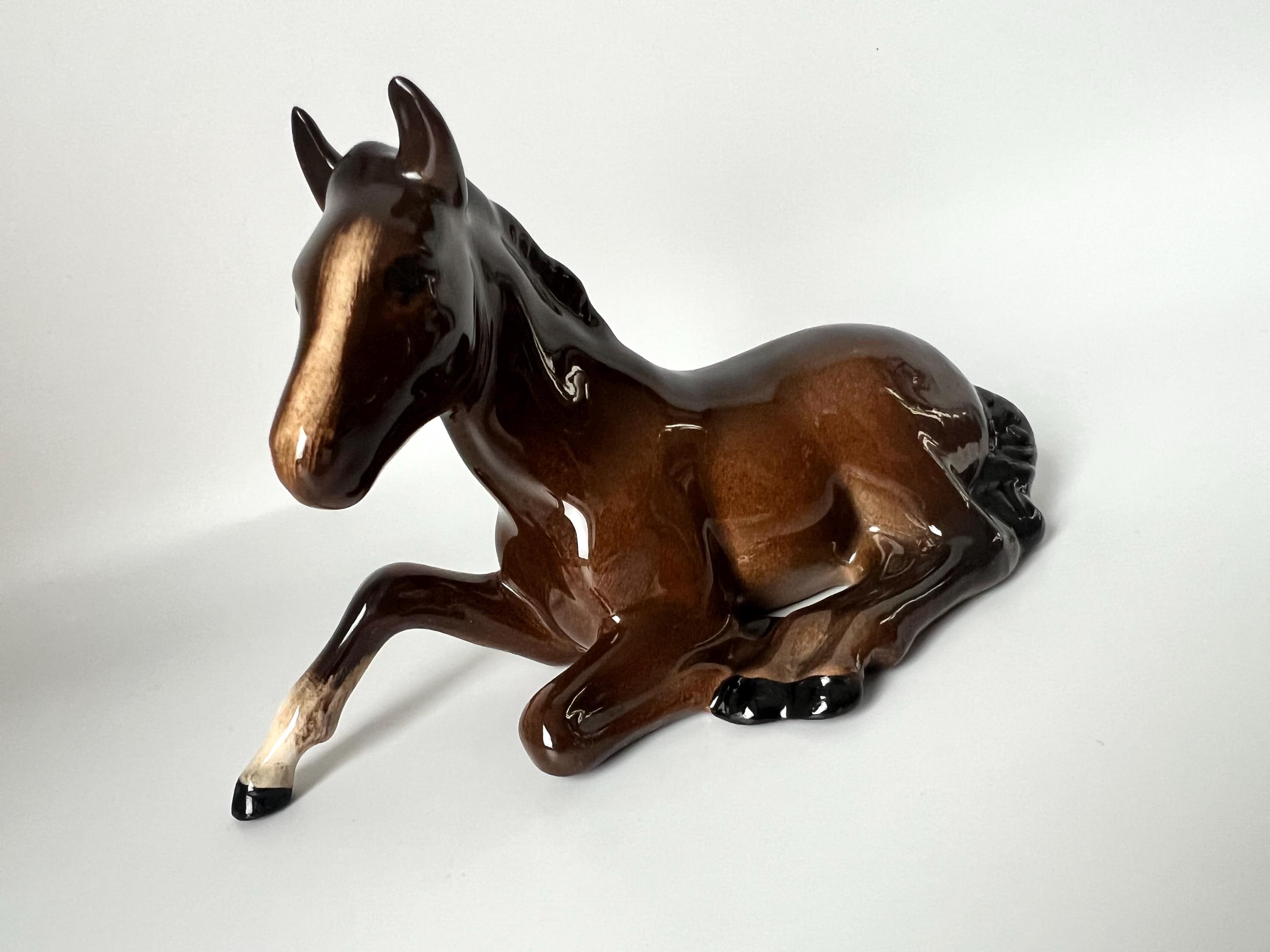 イギリス ベスウィック社によるパロミノカラーの陶器の馬の置物 難あり
