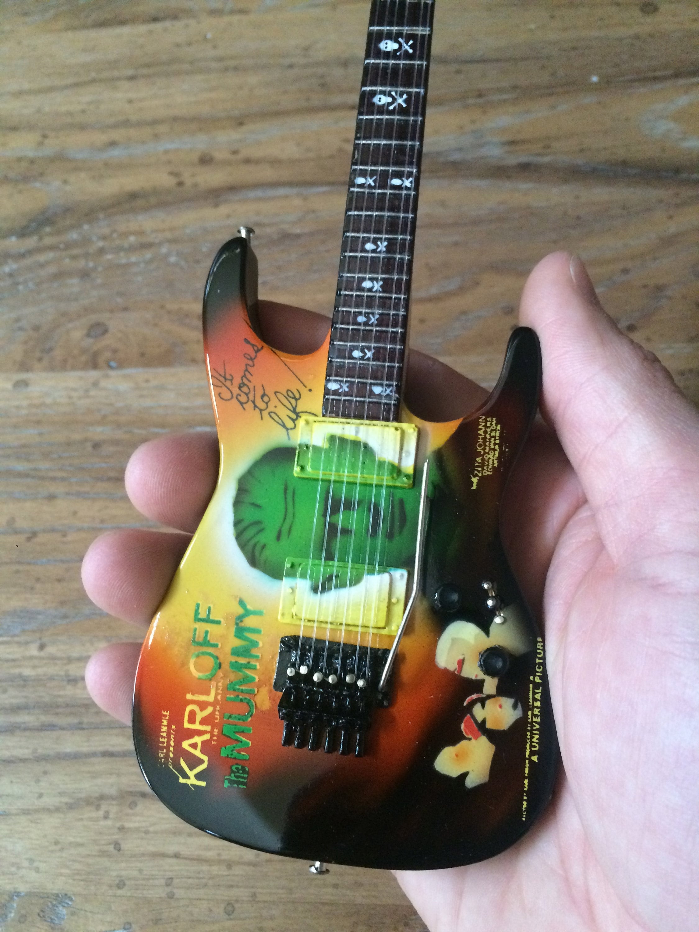 メタリカ コレクタブル カーク ハメット ミイラギター ESP レプリカ