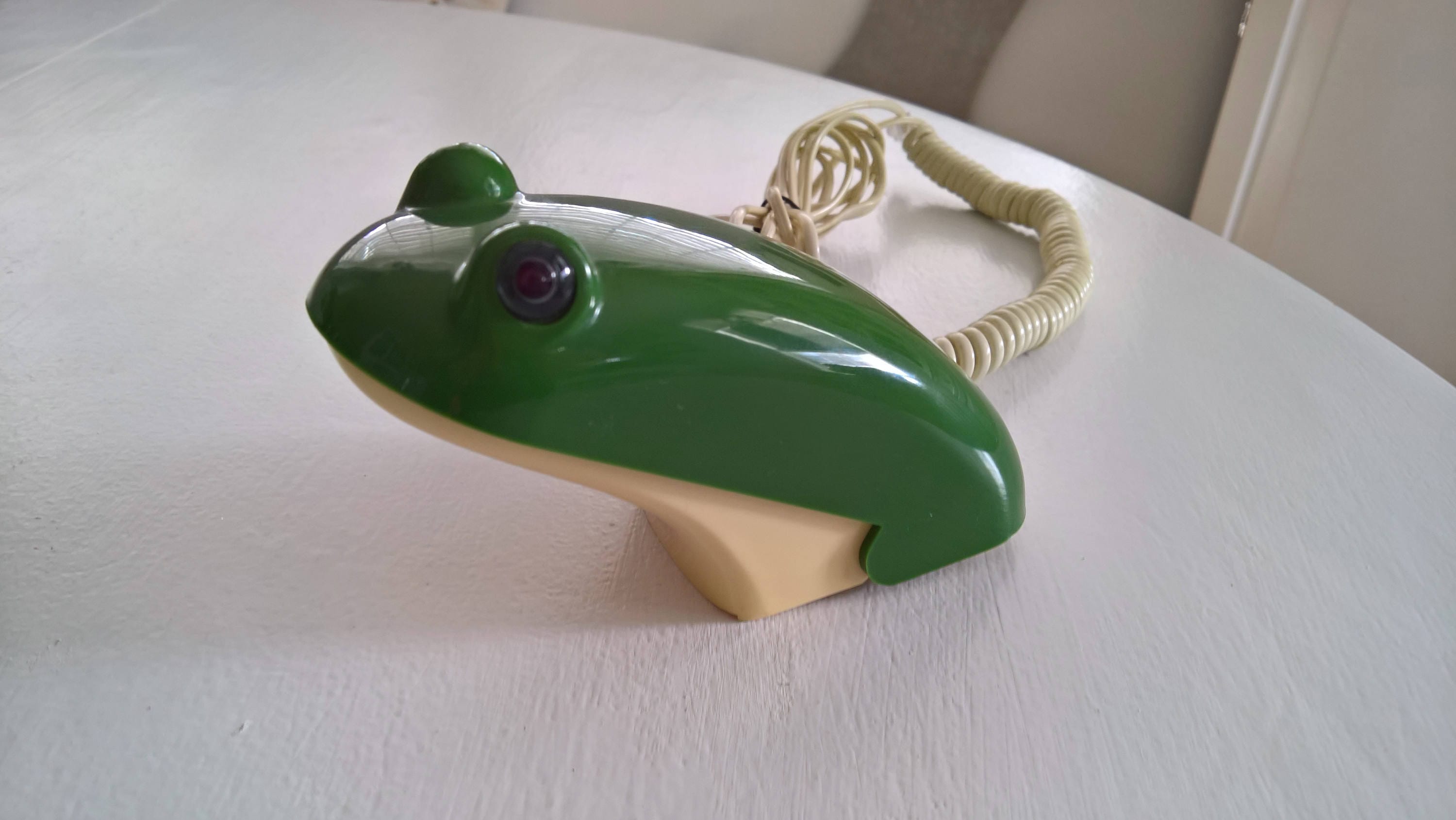 Vintage Frog Flip Phone --- Retro Kooky Quirky Collectible