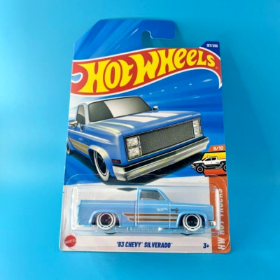 HOT WHEELS 2025 '83 CHEVY SILVERADO PEARL LIGHT BLUE 157/250 HYY91