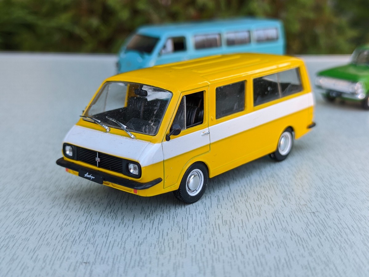 希少】ソ連製 ミニカー RAF-2203 ラトビア 1/43 ミリツィア Raf 2203