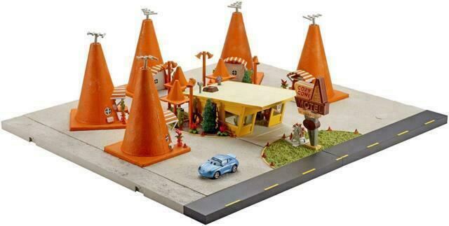 Mattel FCP08 Disney Pixar Cars 3 Sally's Cozy Cone Motel Playset