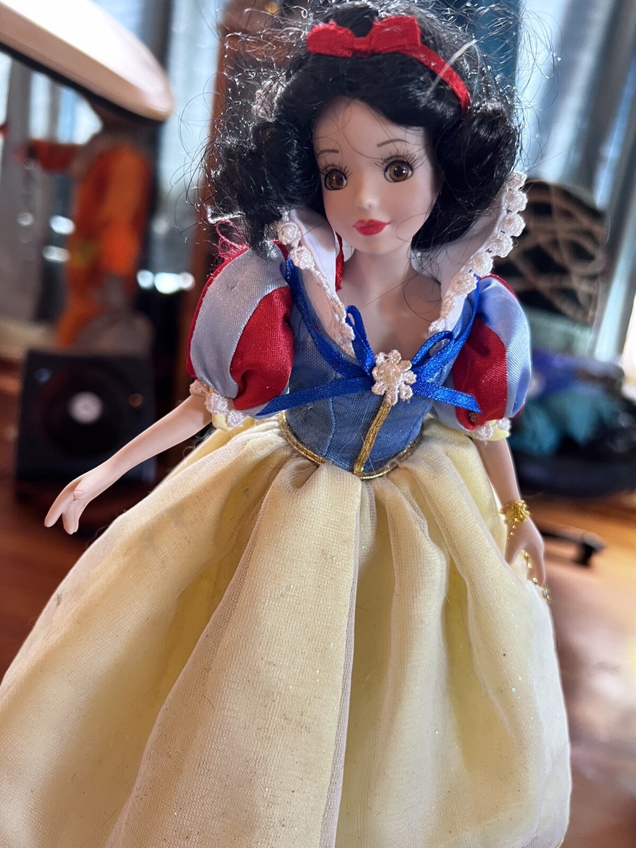 DISNEY Snow White Porcelain Doll By Brass Key Display Stand 9 1/2