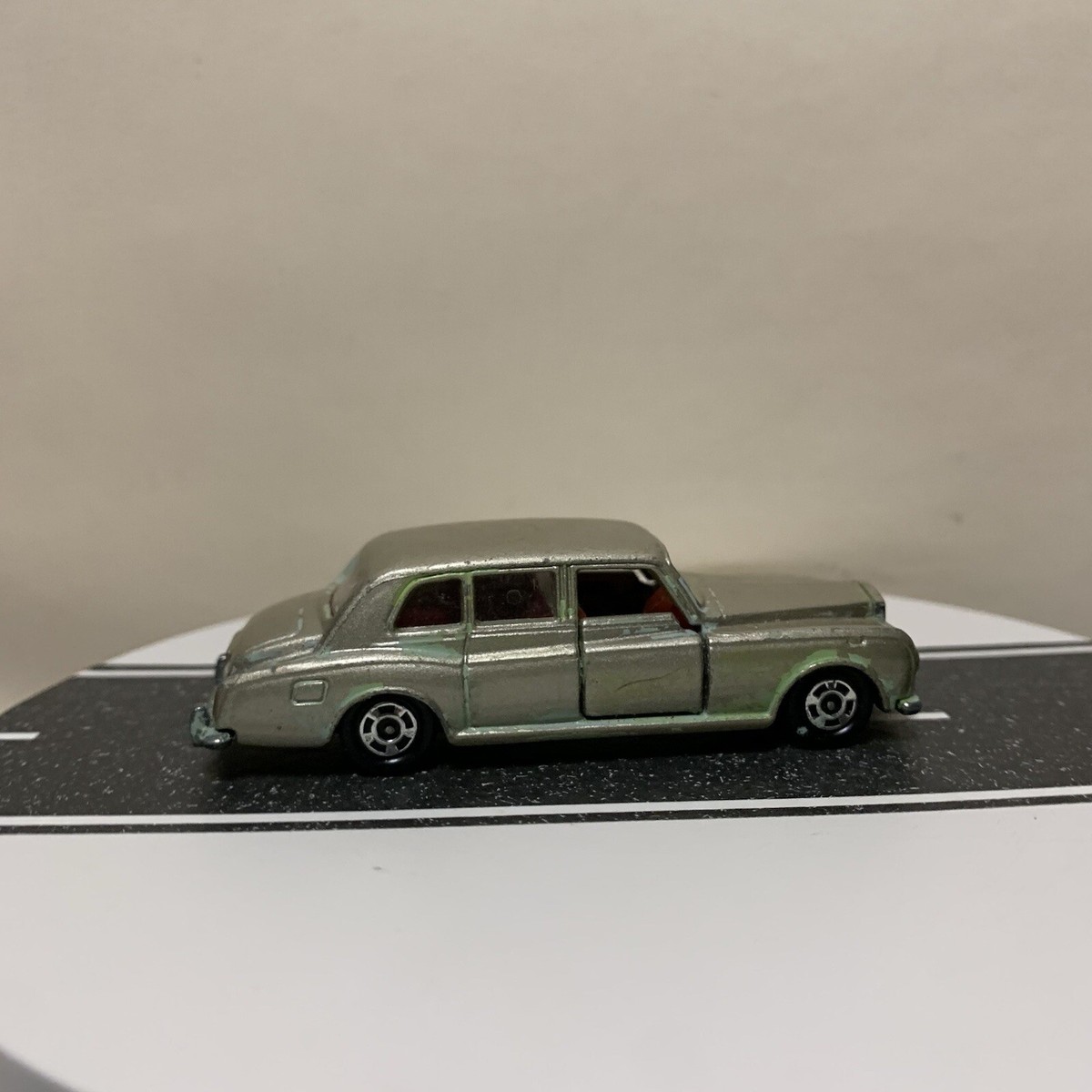 Tomica Tomy Rolls-Royce Phantom VI NO. F6 Gold/Silver - 1/78 VTG