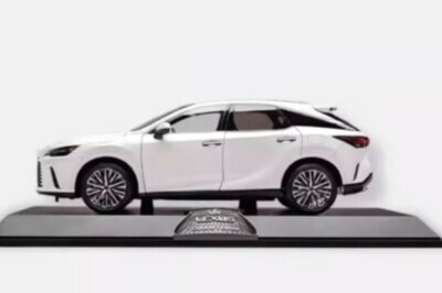 Lexus RX 450h+ 1:18 Scale White Diecast Model Car with Opening