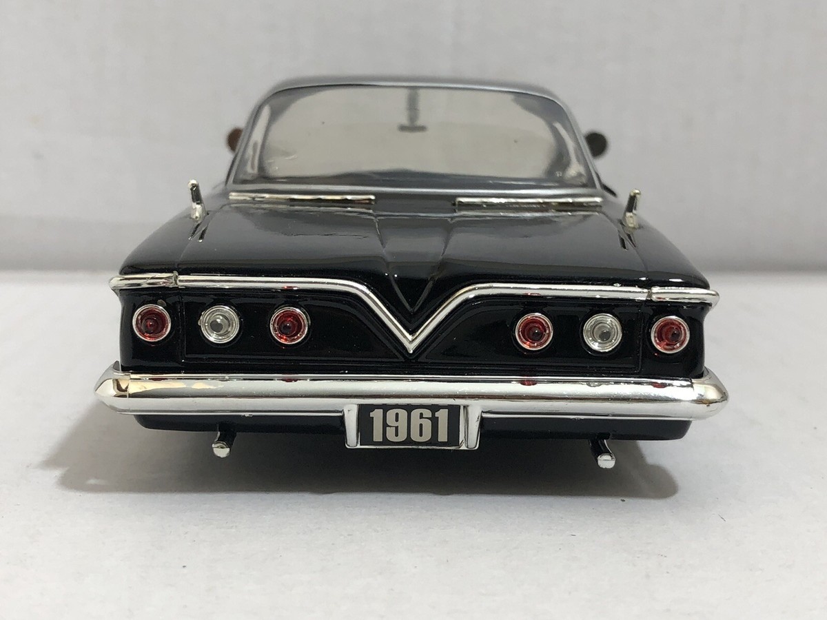 JADA SHOWROOM FLOOR 1961 CHEVY IMPALA BLACK 1:24 DIECAST MODEL CAR