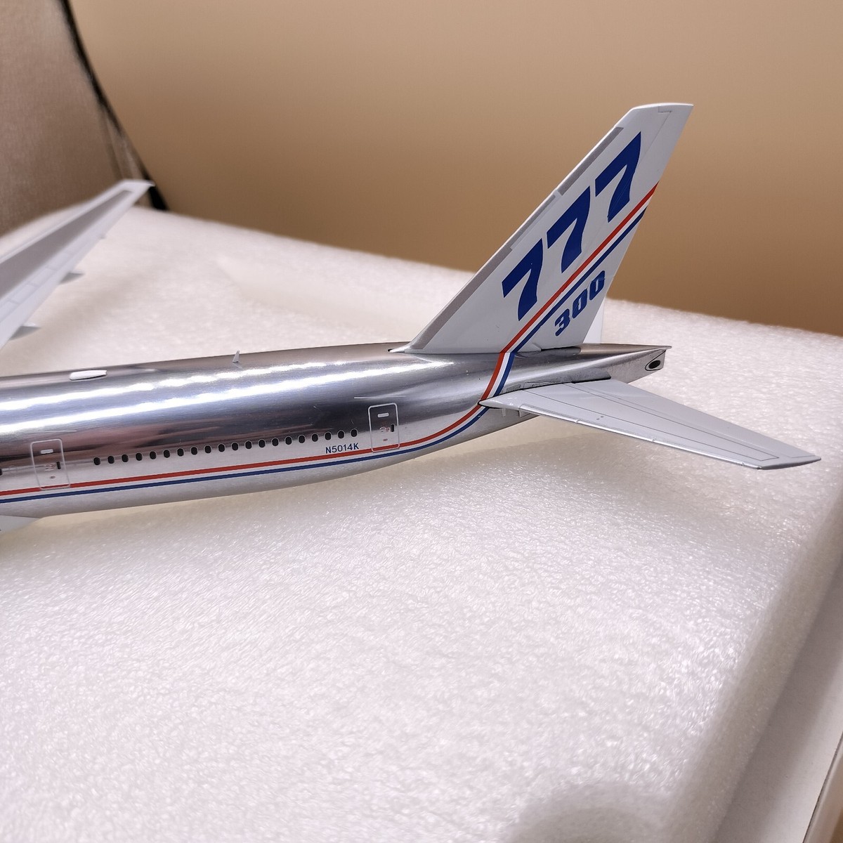 JC Wings 1/200 Boeing 777-300 N5014K XX2237 House Colors diecast