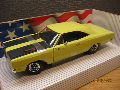 1/18 1969 PLYMOUTH ROADRUNNER IN YELLOW BY ERTL / AMERICAN MUSCLE