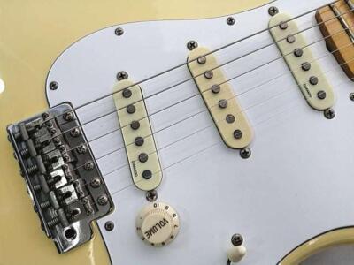 Fender Japan ST72-140YM Stratocaster Yngwie Malmsteen 3.3kg Made