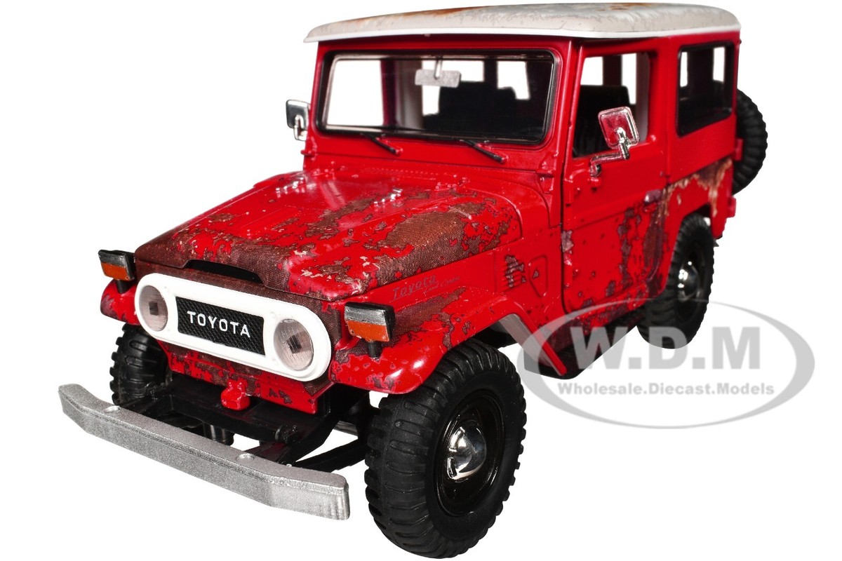TOYOTA FJ40 LAND CRUISER RED (RUSTED) 1/24 DIECAST MODEL CAR BY
