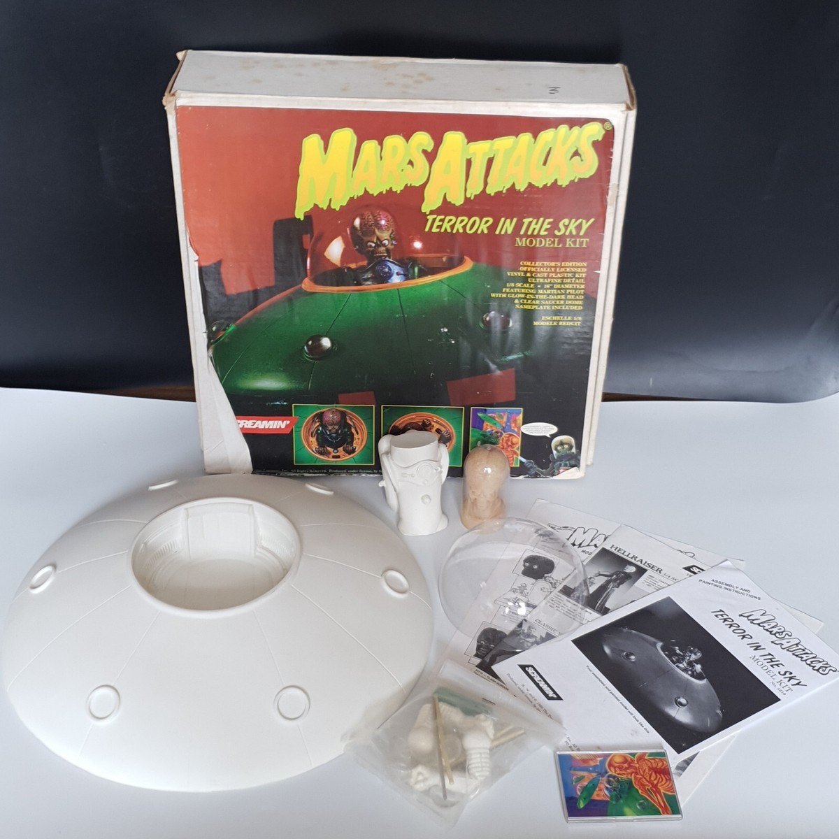 Mars Attacks Model Kit Terror In The Sky Official Licensed UFO