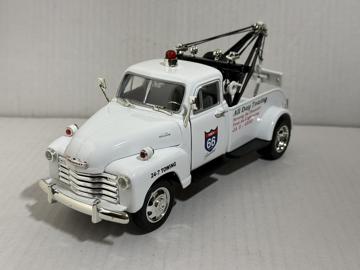 JADA SHOWROOM 1953 CHEVY WRECKER TOW TRUCK WHITE 1:24 DIECAST