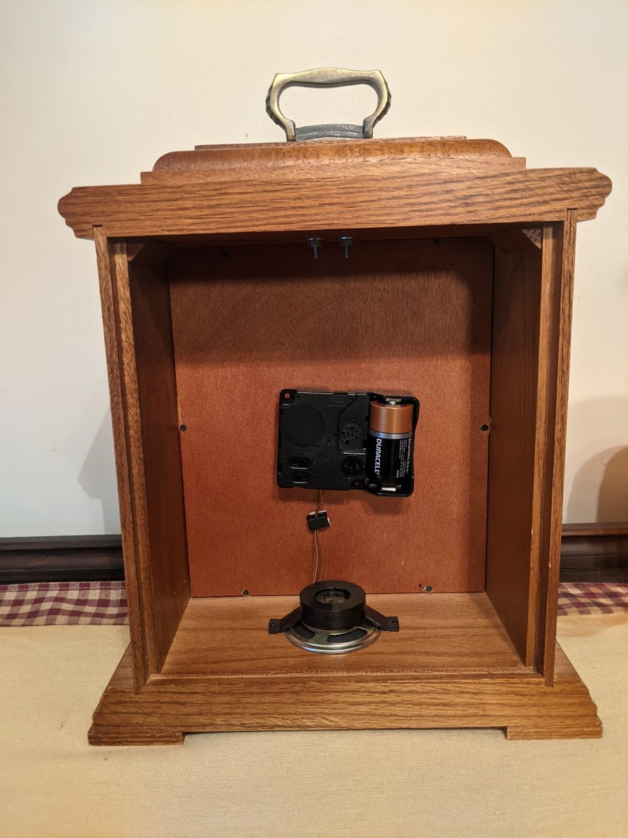 VINTAGE ORIGINAL OAK WOOD FRAMED LINDEN MANTEL CLOCK W