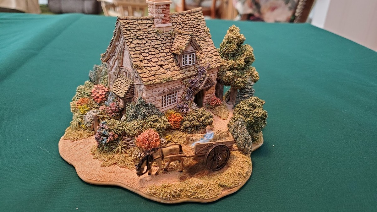 LILLIPUT LANE CRUCK END