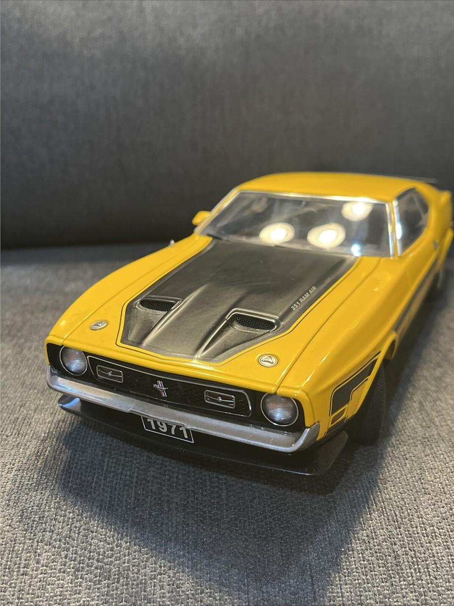 AUTOart Millennium, Ford Mustang Mach I, Yellow, 1:18 Scale Car