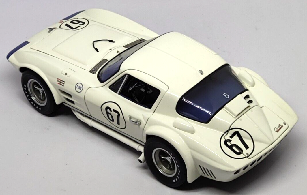 Exoto 1/18 Scale - Chevrolet Corvette Grand Sport - #67 White