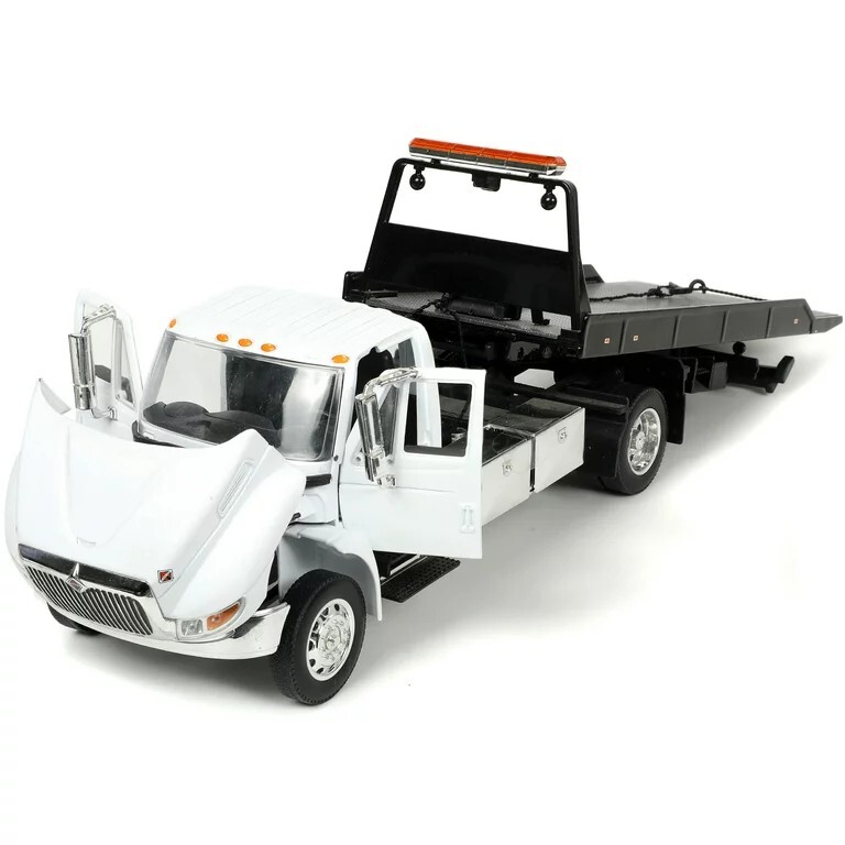 34040) Jada Toys. INTERNATIONAL FLATBED Tow Truck - White COLOR. 1