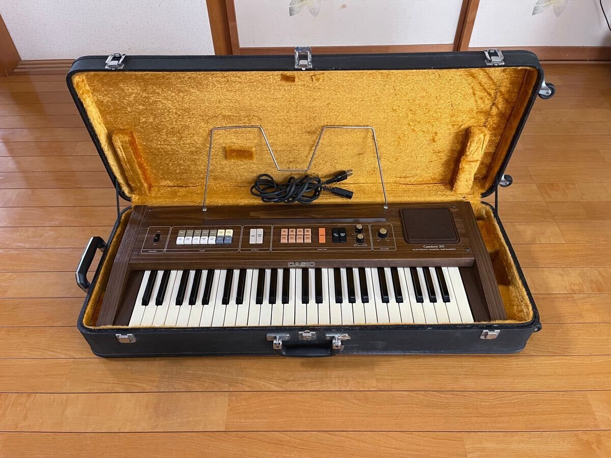 Vintage Casio Casiotone 301 Analog keyboard synthesizer Drum