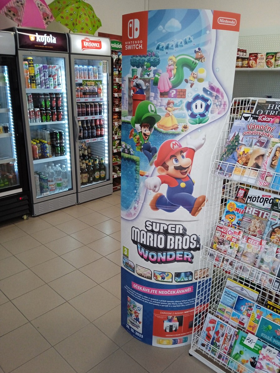 Super Mario Bros Wonder store displej promo standee Nintendo