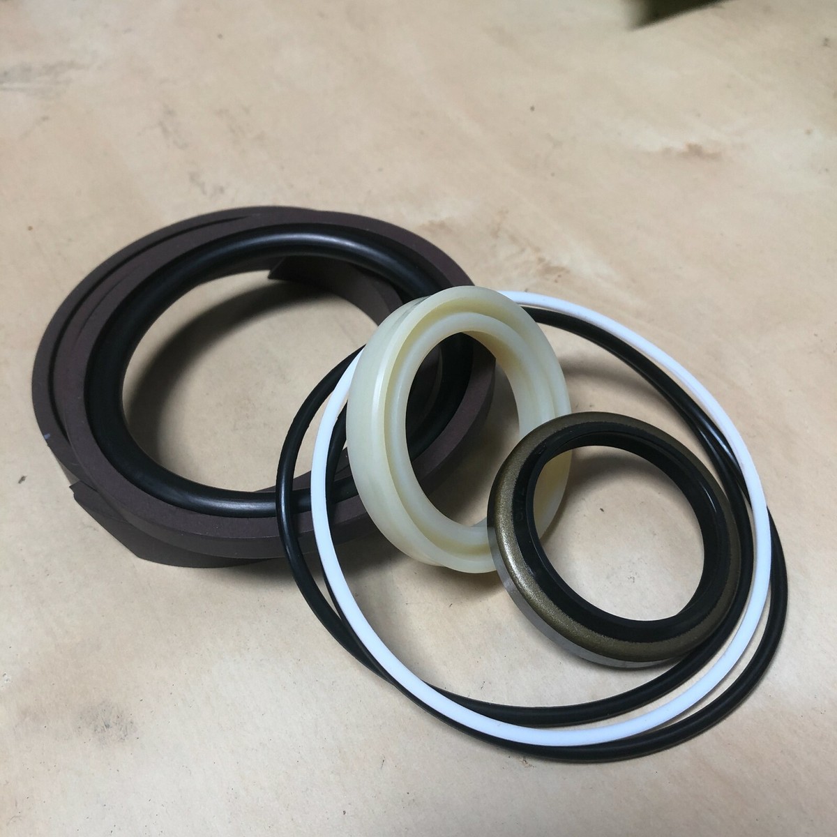 4614069 BUCKET CYLINDER SEAL KIT FITS JOHN DEEER 50D ,HITACHI